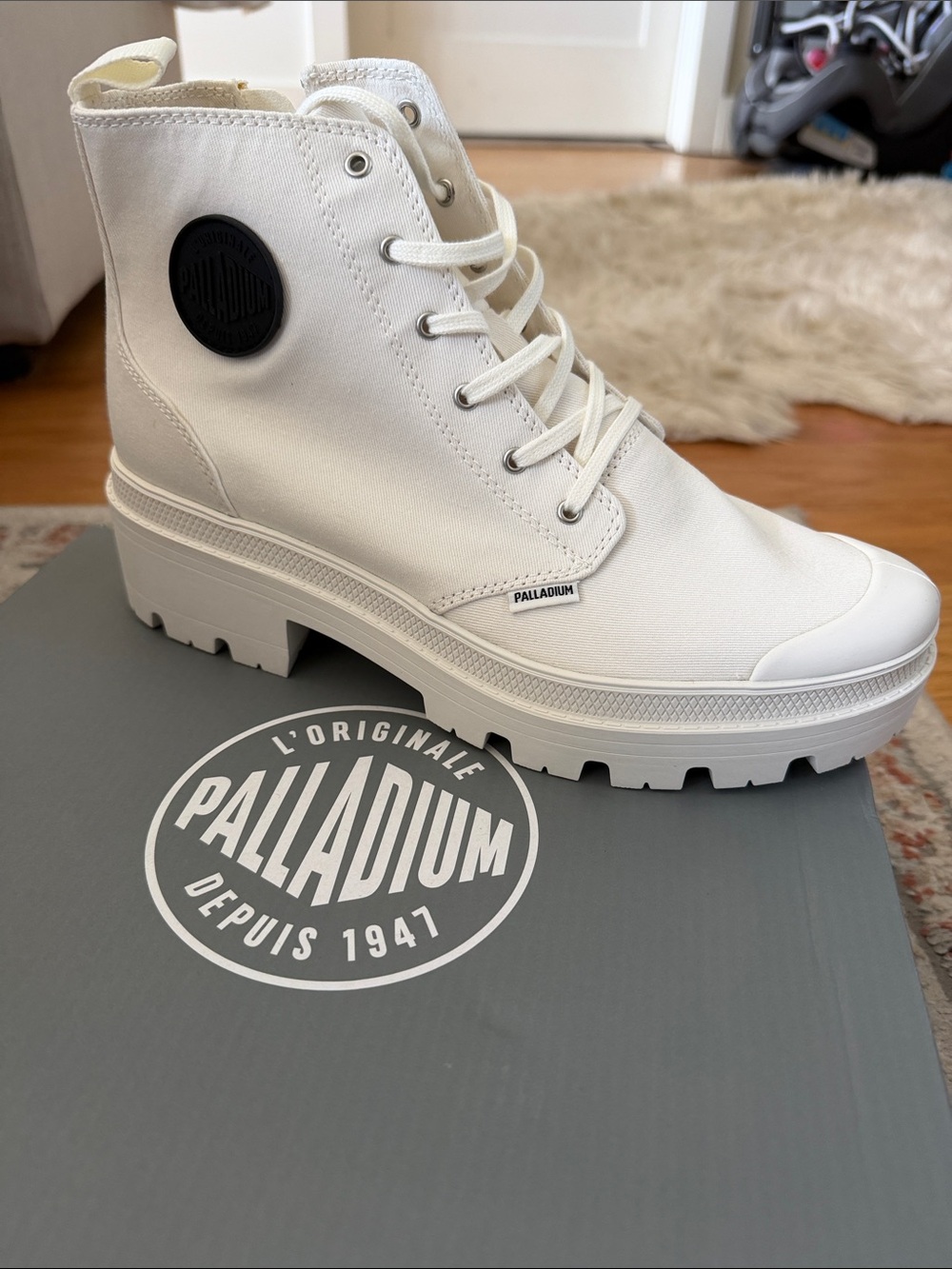 Palladium White Canvas Platform Lug Boot Women’s 9 1/2 New